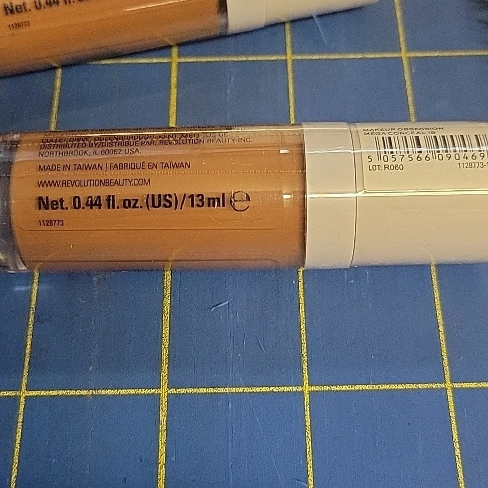 Revolution Mega Conceal Longwear Concealer - Tan